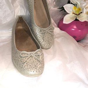 Flats by Soul. Size 6